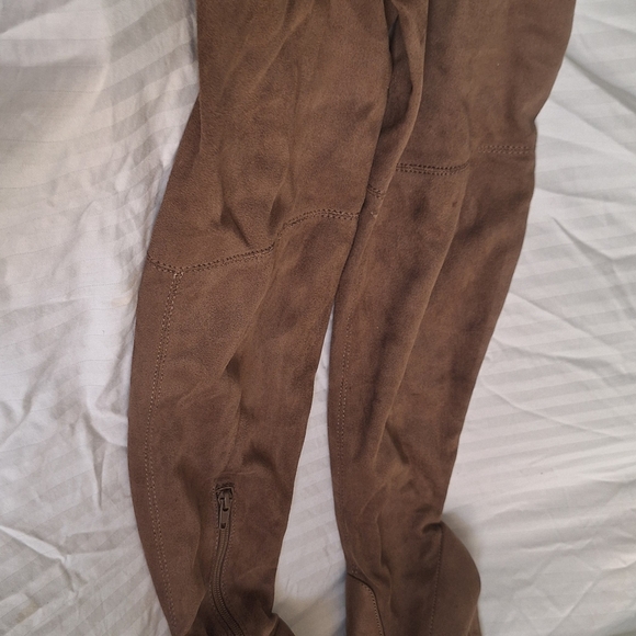 Elegant Tan High Heel Boots - Picture 4 of 7